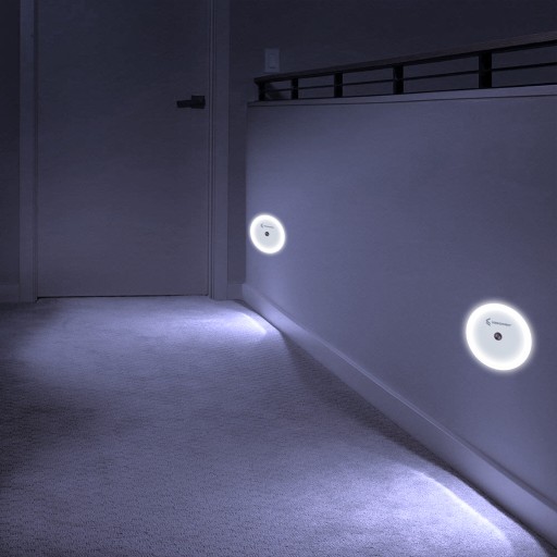 Nočná lampa do zásuvky s LED senzorom súmraku pre deti