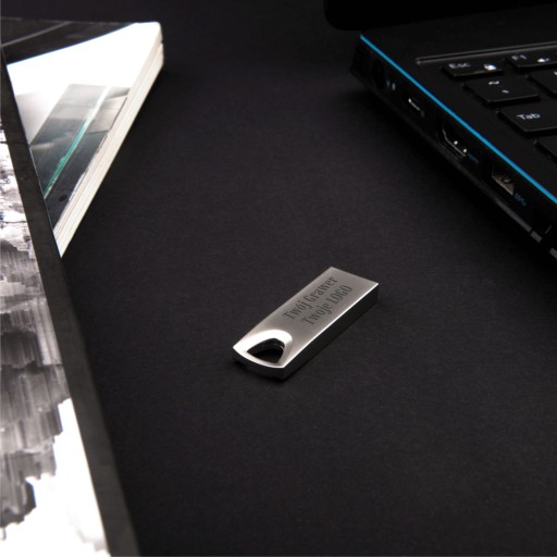 Mini ELEGANCE kovový prívesok 8 GB USB 2.0 + gravírovanie LOGA CORPORATE GADGET