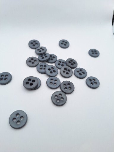 Plastový šedý oceľový klasický gombík 4 otvory 19 mm 5 kusov