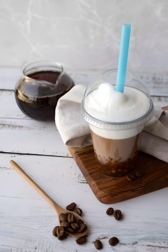 POHÁRKY NA TREPANIE PET 400ML S KONVEXNÝM viečkom 50KS