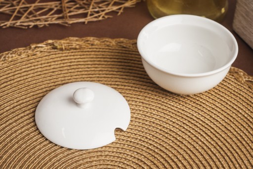 Mini cukornička z bieleho porcelánu