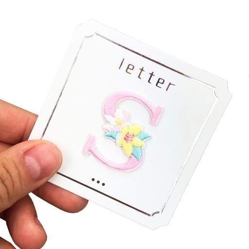Opätovne použiteľné NÁLEPKY Letter S Vyšívané kvety DIY