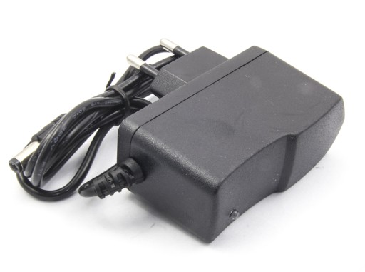 STABILIZOVANÝ SPÍNANÝ ZDROJ 12V 1A 12W IQEPE ZÁSTRČKA