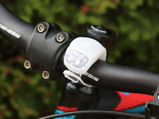 PREDNÉ ZADNÉ LED BICYKELOVÉ SVETLO, VODEODOLNÉ SILIKÓNOVÉ - 2 ks