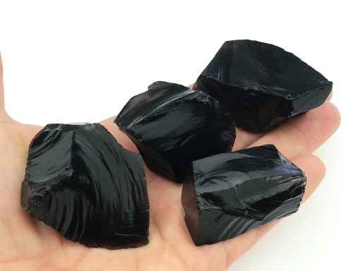 prírodný čierny obsidián, surová hrudka, 4-5 cm