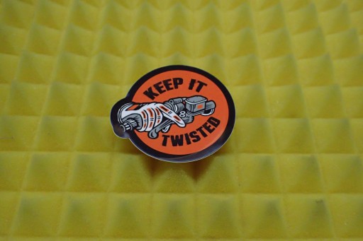 KEEP IT TWISTED NÁLEPKA HARLEY DAVIDSON 5,8 x 5,3 cm