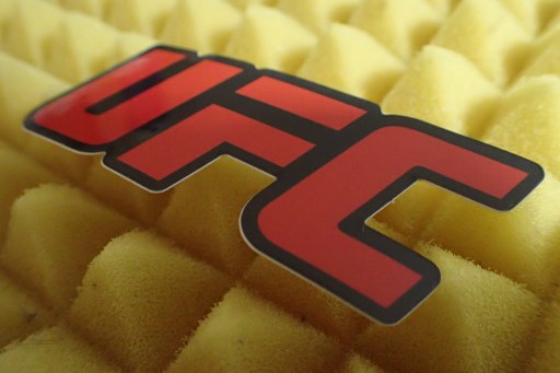 NÁLEPKA UFC NÁLEPKA 8,5 x 3,3 cm
