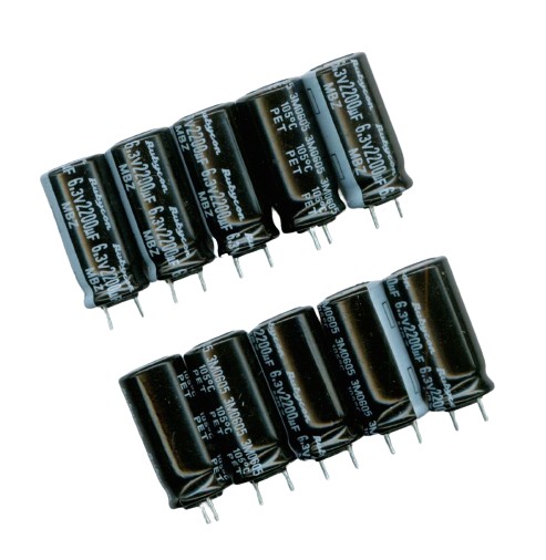 2200uF 6,3V 2200 µF 6,3 V NÍZKY ESR (10 KS) ELEKTROLYTICKÝ KONDENZÁTOR