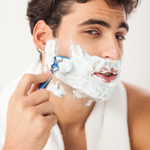 Jednoduchý jednorazový holiaci strojček Gillette Blue3