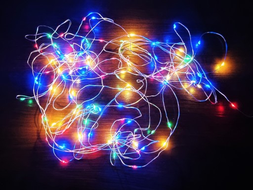 VIANOČNÝ STROMČEK DRÔTOVÉ SVETLÁ 100LED VNÚTORNÉ BATÉRIE VIANOČNÉ SVETLÁ