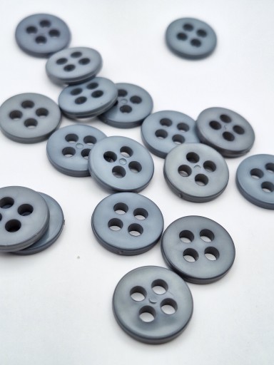 Plastový šedý oceľový klasický gombík 4 otvory 19 mm 5 kusov