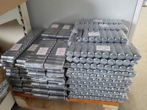 TOČENÉ PÁNTY S GULIČKOU FI 25 PÁNTY PRE BRÁNY BRÁNY KNÚTY NA ZVÁRANIE