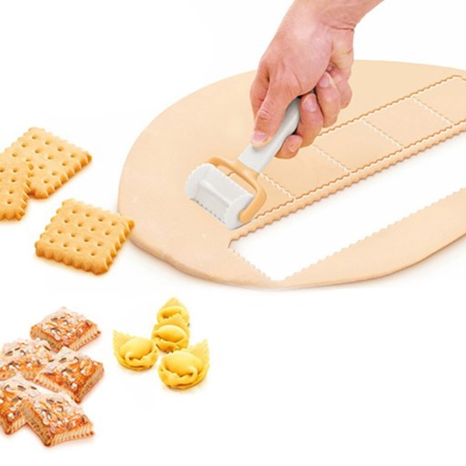 Vykrajovanie štvorcov z cesta na ravioli