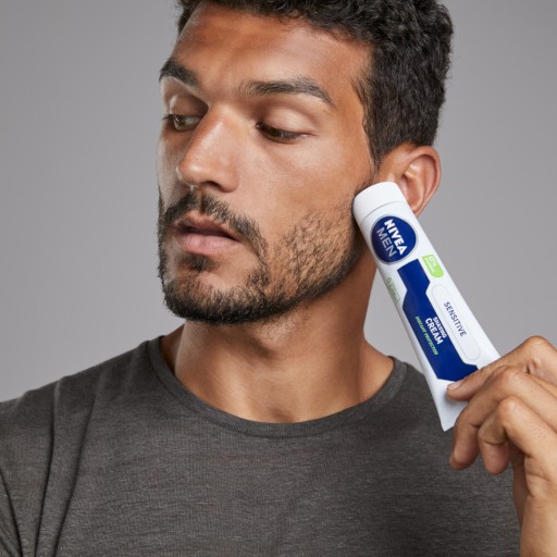 NIVEA Men Sensitive upokojujúci krém na holenie