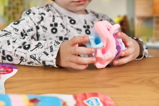 PLASTOVÁ ZMRZLINA GLUTEK SLIME PRE DETI