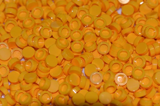 LEGO dlaždica Bright Light Orange 1x1 98138 50ks