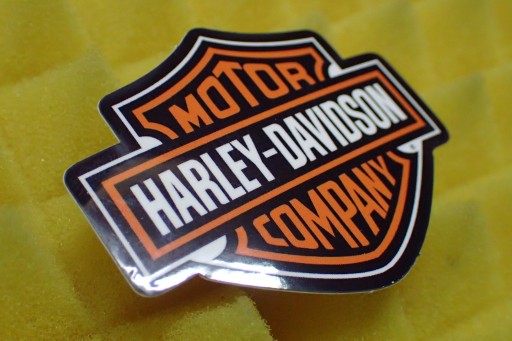 NÁLEPKA S LOGOM SPOLOČNOSTI HARLEY DAVIDSON 5,7 x 4,5 cm