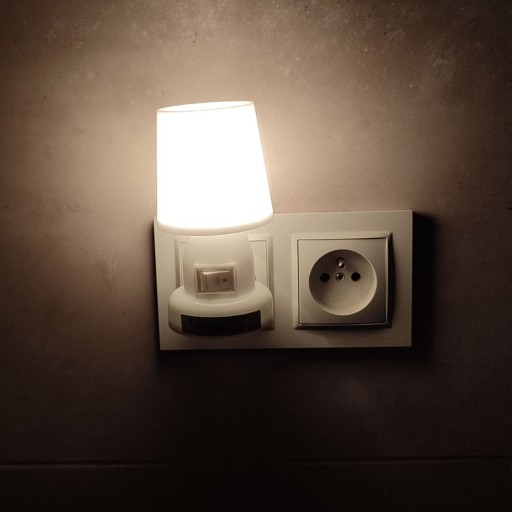 Nočná lampa mini max 10W IP20 biela žiarovka E14, teplá farba do objímky