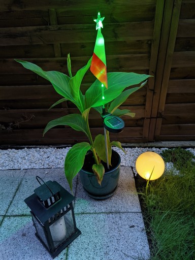LED SOLÁRNA ZÁHRADNÁ LAMPA S POĽSKOU VLAJKOU