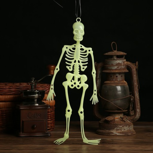 Svietiaci prívesok s fosforeskujúcim skeletom na Halloween