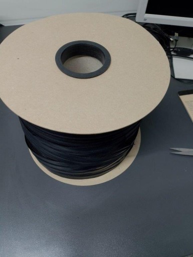 Páska na zips, čierny zips, 3mm, s 2mb lepidlom
