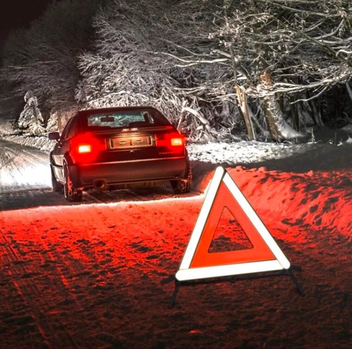 VÝSTRAŽNÝ TROJUHOLNÍK VOZIDLA V SCHVÁLENÍ E4 EN 471 certifikát