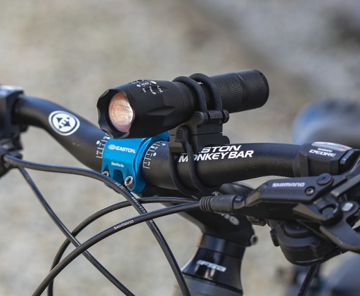 UNIVERZÁLNY DRŽIAK NA BICYKEL NA BATERKU SVETLÁ NA RIADITEĽKY BIKE VAYOX