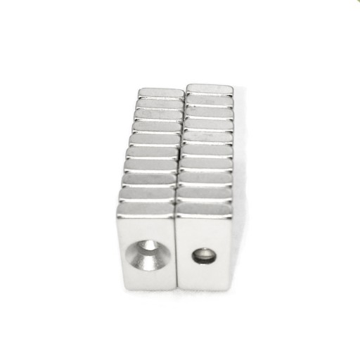 Neodymový štvorcový magnet so 4mm otvorom 20x10x4