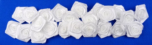 BIELE ruže 4,5 cm, veľké, saténové, 1 ks 0601