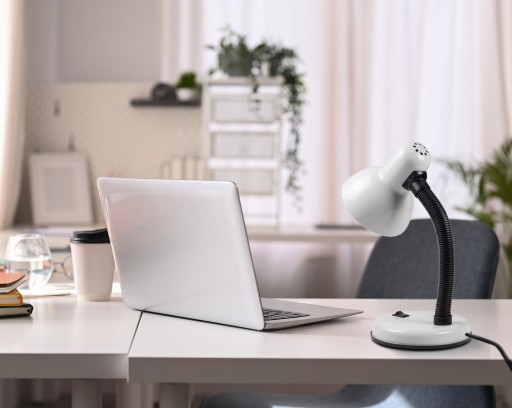 Biela nastaviteľná LED stolová lampa do školy