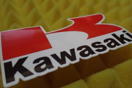 NÁLEPKA KAWASAKI NÁLEPKA 8,5 x 4,4 cm