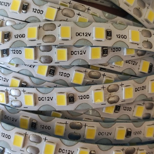 LED pás S do rohov 2835 TEPLÁ BIELA 7W 1m