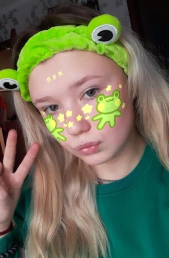 KOZMETICKÁ ZELENÁ MÄKKÁ ČELENKA DO VLASOV NA MAKEUP ŽABIA HLAVA