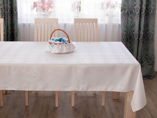 Klasický snehovo biely žakárový obrus 30X30