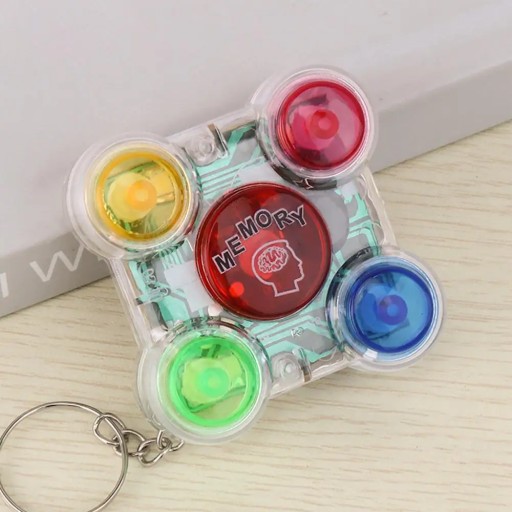 ELEKTRONICKÁ HRAČKA KEYRING PAMÄŤOVÁ HRA KEYRING S PAMÄŤOVOU HROU