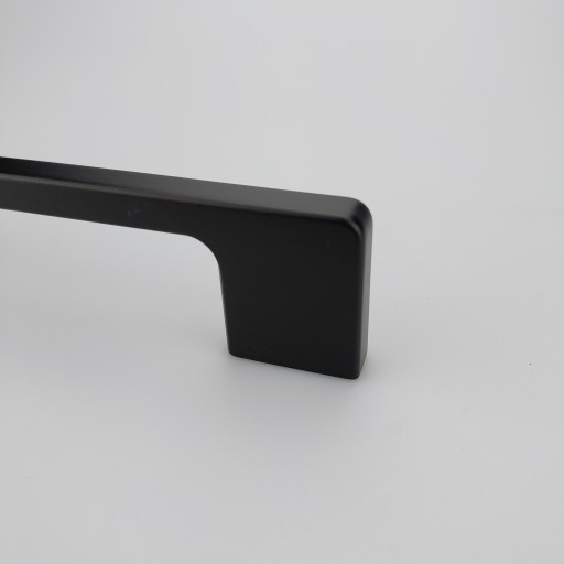 ÚCHYTKA NA NÁBYTOK NA ŠATNÍK, SKRINÍKY, ZÁSUVKY, KUCHYŇSKÁ ÚCHYTKA ČIERNA 160mm ŤAŽKÁ