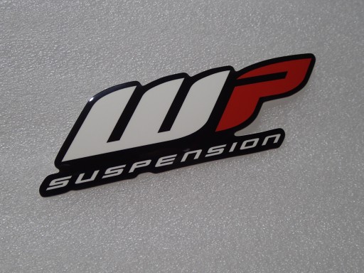 NÁLEPKA S LOGOM WP SUSPENSION 13,1 x 4,1 cm