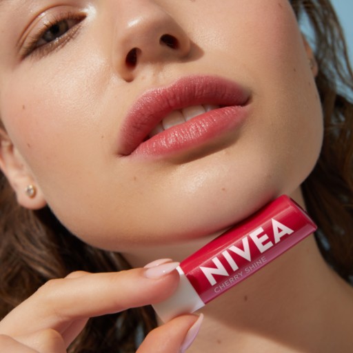 Ochranný rúž NIVEA Cherry Shine