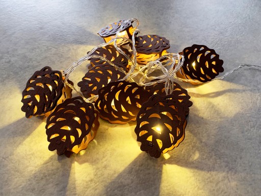 Teplé LED girlandové šišky, 10 ks