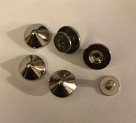 Kužeľ svorníky na skrutku 10mm 10ks leštený nikel punk kov natĺkací kužeľ