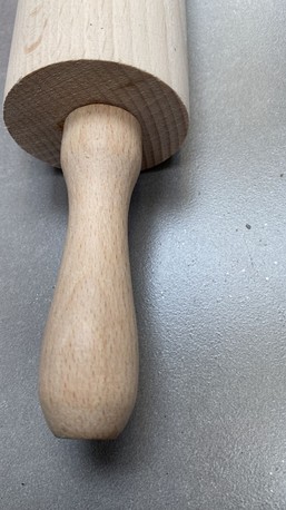 OTOČNÝ DREVENÝ VALEC NA CESTO