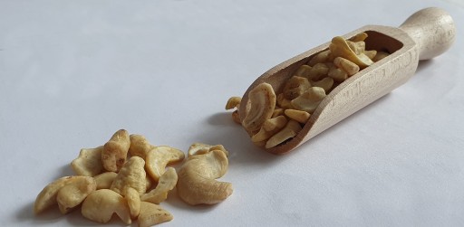 KEŠU ORIEŠKY 250G, POLOVIČNÉ, LAHODNÉ, 100% KVALITA