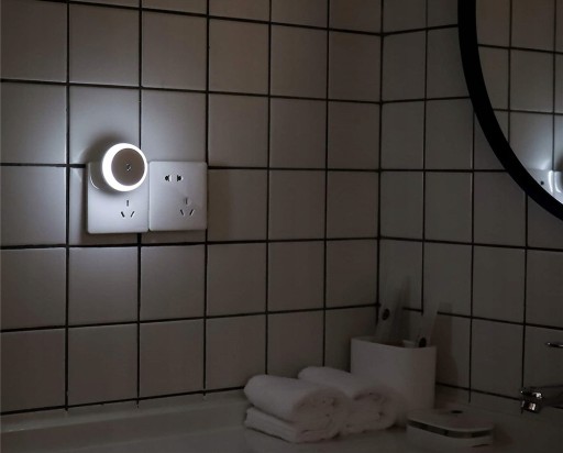 LED nočná lampa pre kontaktný senzor súmraku