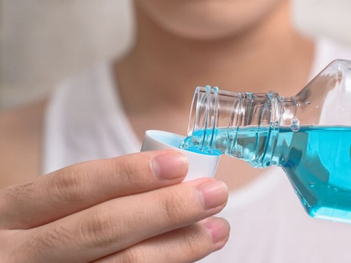 BIELA NA BIELENIE ÚSTNE VÝPLACHY PROTI KAZU 500ml