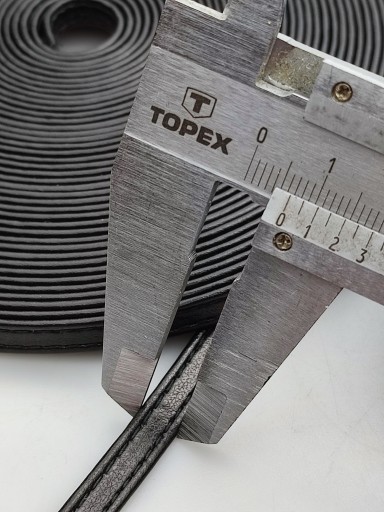 Eko kožený remienok na tašku 6 mm / 100 cm čierny
