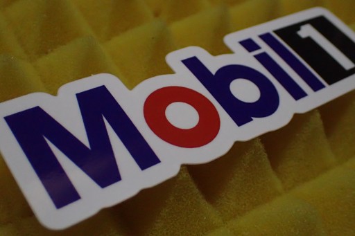 NÁLEPKA MOBIL MOBIL1 DAKAR NÁLEPKA 11,5 x 3 cm