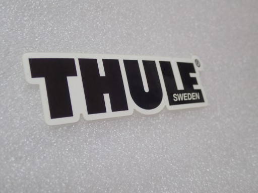 NÁLEPKA THULE ŠVÉDSKO NÁLEPKA 10,9 x 3,2 cm