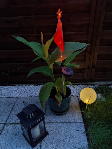 LED SOLÁRNA ZÁHRADNÁ LAMPA S POĽSKOU VLAJKOU
