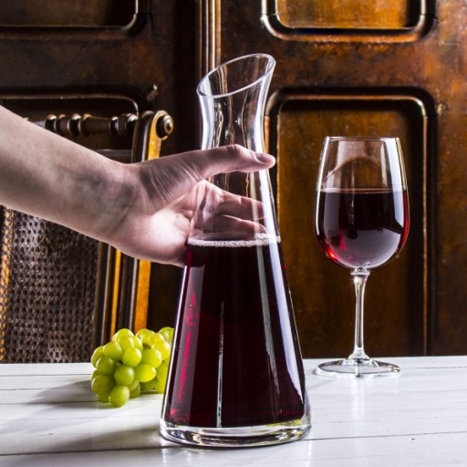 Džbán karafa váza SKLO NA VODU VÍNNE ŠŤAVY 0,5L