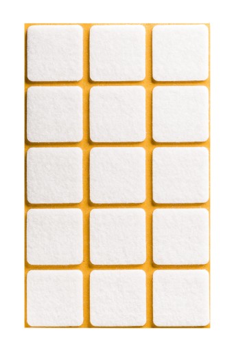 Samolepiace plstené podložky pod štvorcový nábytok – BIELE 30x30mm